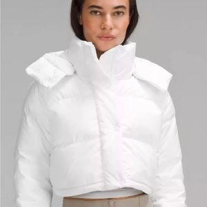 Relaxed fit feels roomy and can be worn over larger layers. Size 4.